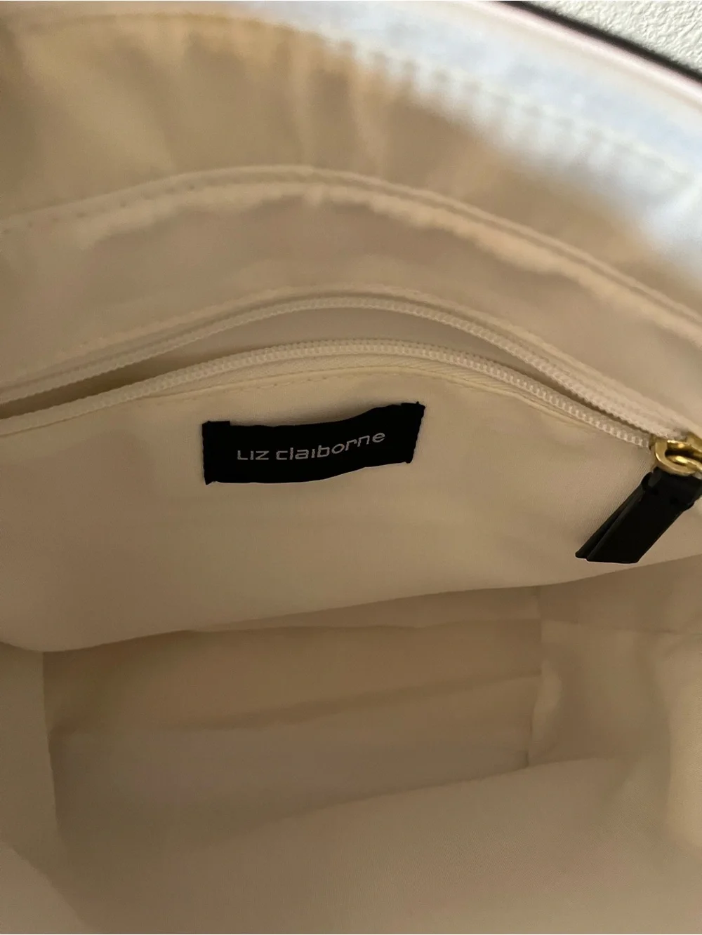 Liz Claiborne crossbody white handbag great condion
